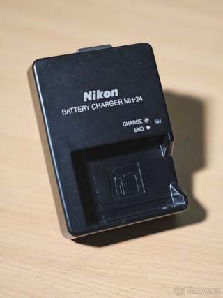 Nikon MH-24 nabíječka
