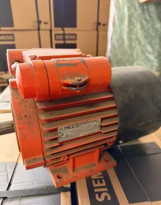 Jednofázový elektromotor MEZ 1,1 kW, 2840 ot., patka-příruba