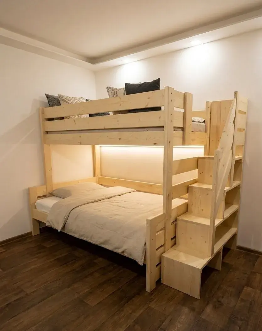 Patrová postel, palanda z masivu tloušťky 4cm