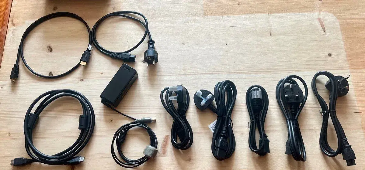 Kabely k PC, 2× HDMI, Lenovo adaptér 65 W + napájecí kabely