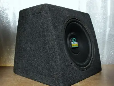 Aktivní subwoofer EM-Phaser.