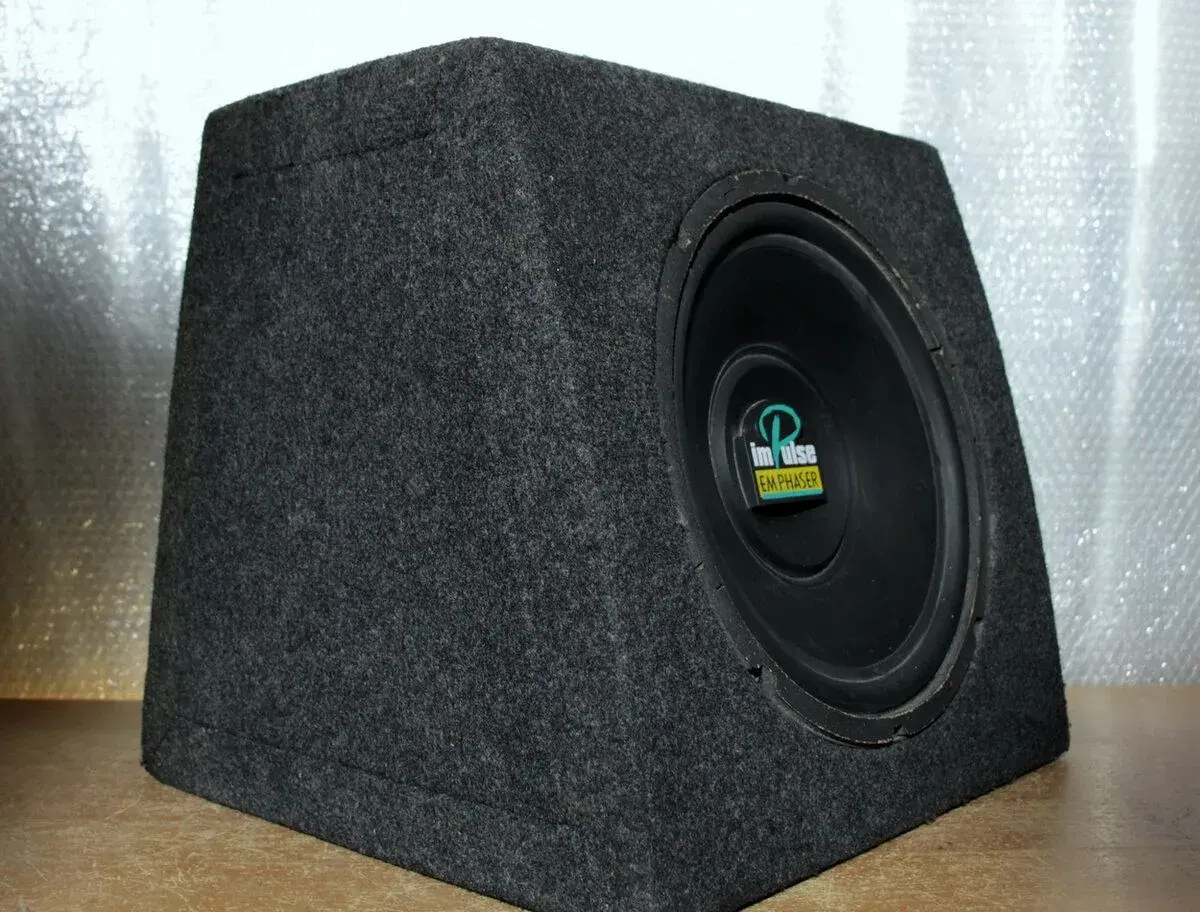 Aktivní subwoofer EM-Phaser.