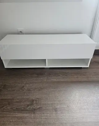 TELEVIZNÍ STOLEK