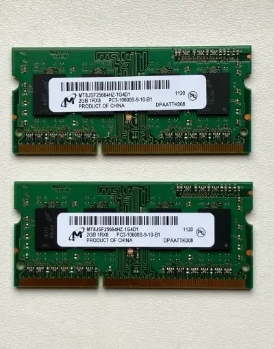 2× 2GB DDR3 SODIMM 1333 MHz (PC3-10600) Micron