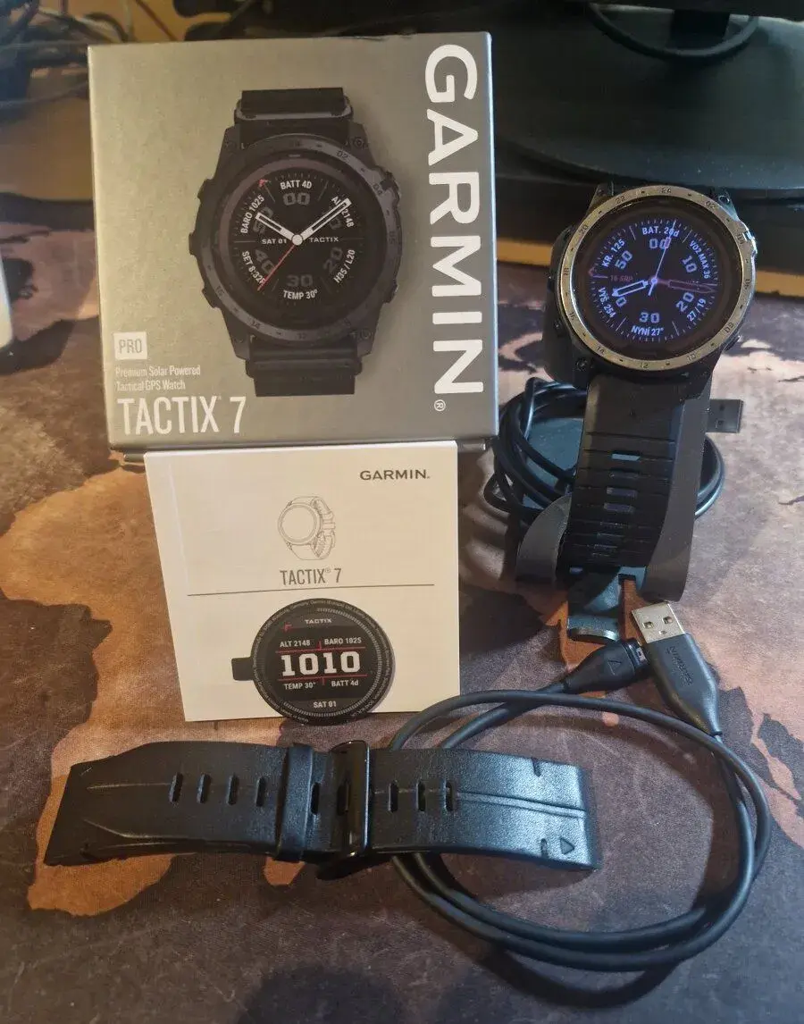 Garmin TACTIX 7 Pro Solar Sapphire – stav, příslušenství
