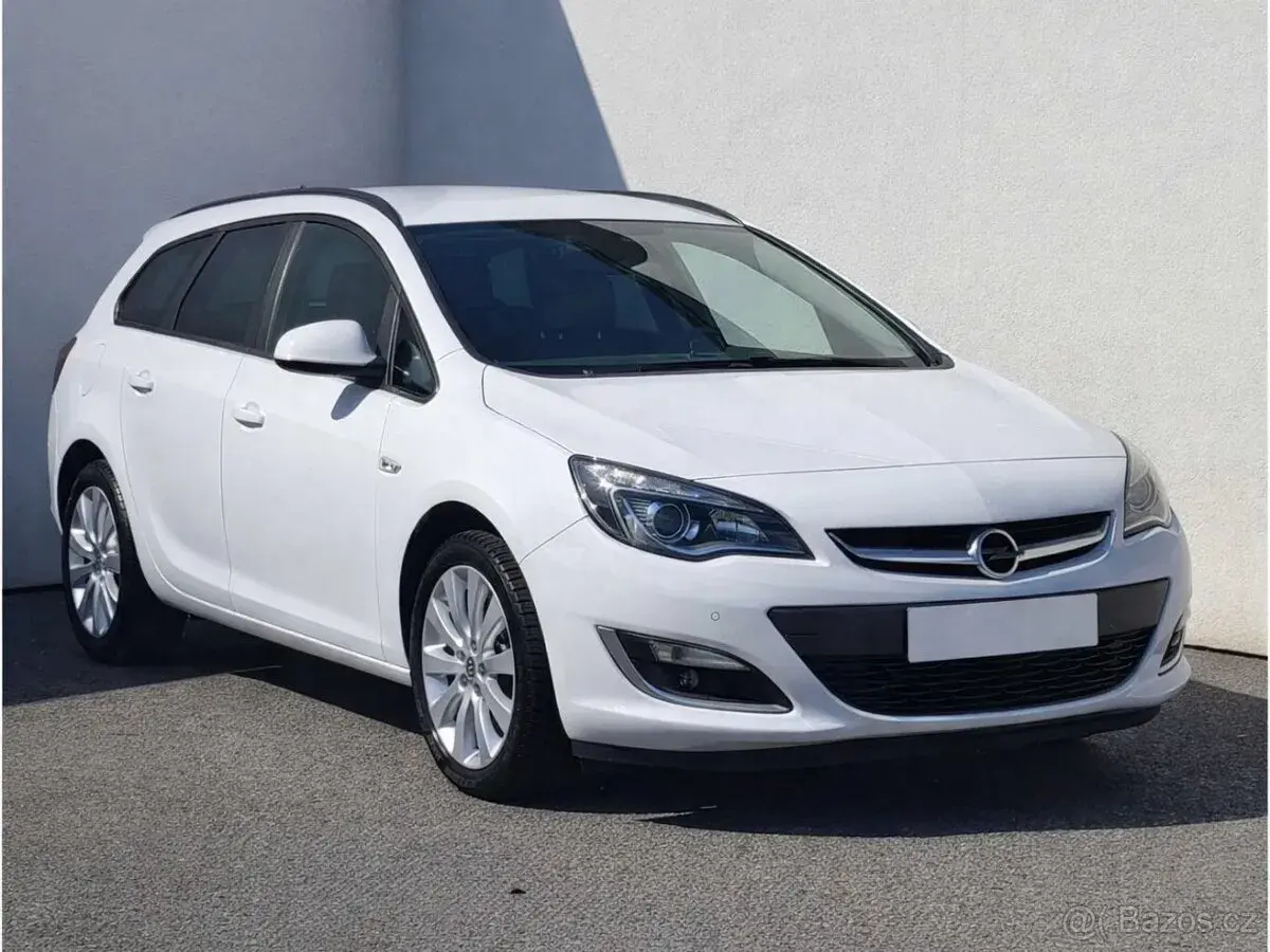 Opel Astra – 2015, 142 027 km