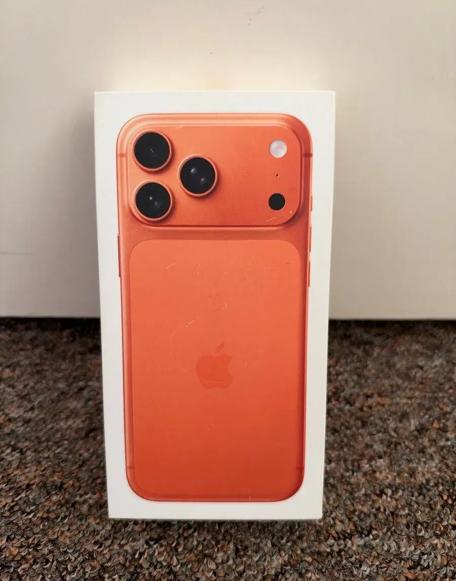 Apple iPhone 17 Pro 512gb. stav, rok zaruka, 95 % bater.