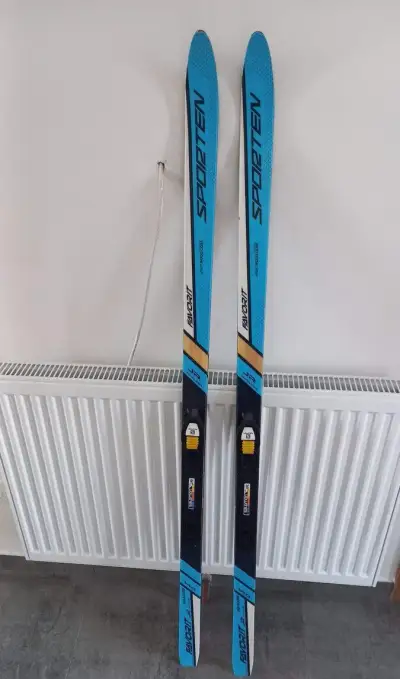 Dětské běžky 140cm se šupinami včetně vázání Salomon SNS