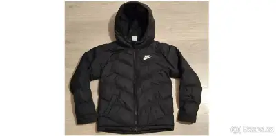 Zimní dívčí bunda zn. NIKE vel. 137/147