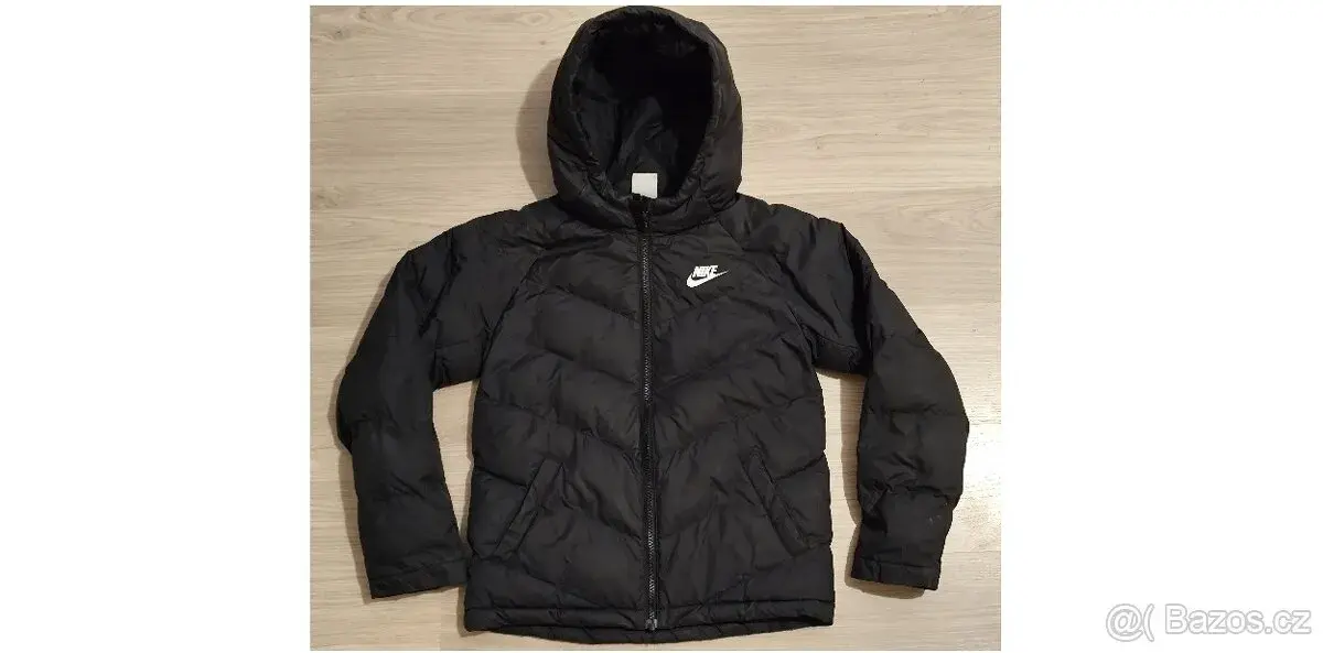 Zimní dívčí bunda zn. NIKE vel. 137/147