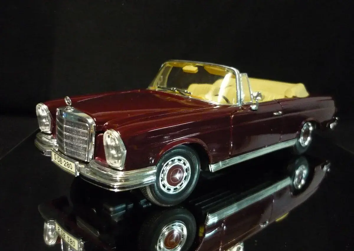 Mercedes Benz 280 SE Automatic Maisto 1/18