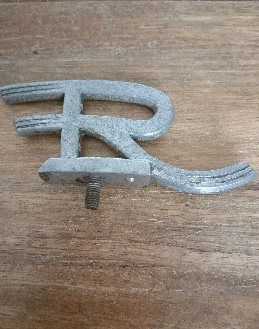 Logo, soška, na přední blatník starého bicyklu RIXE