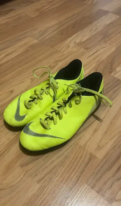 Salovky Nike 38,5