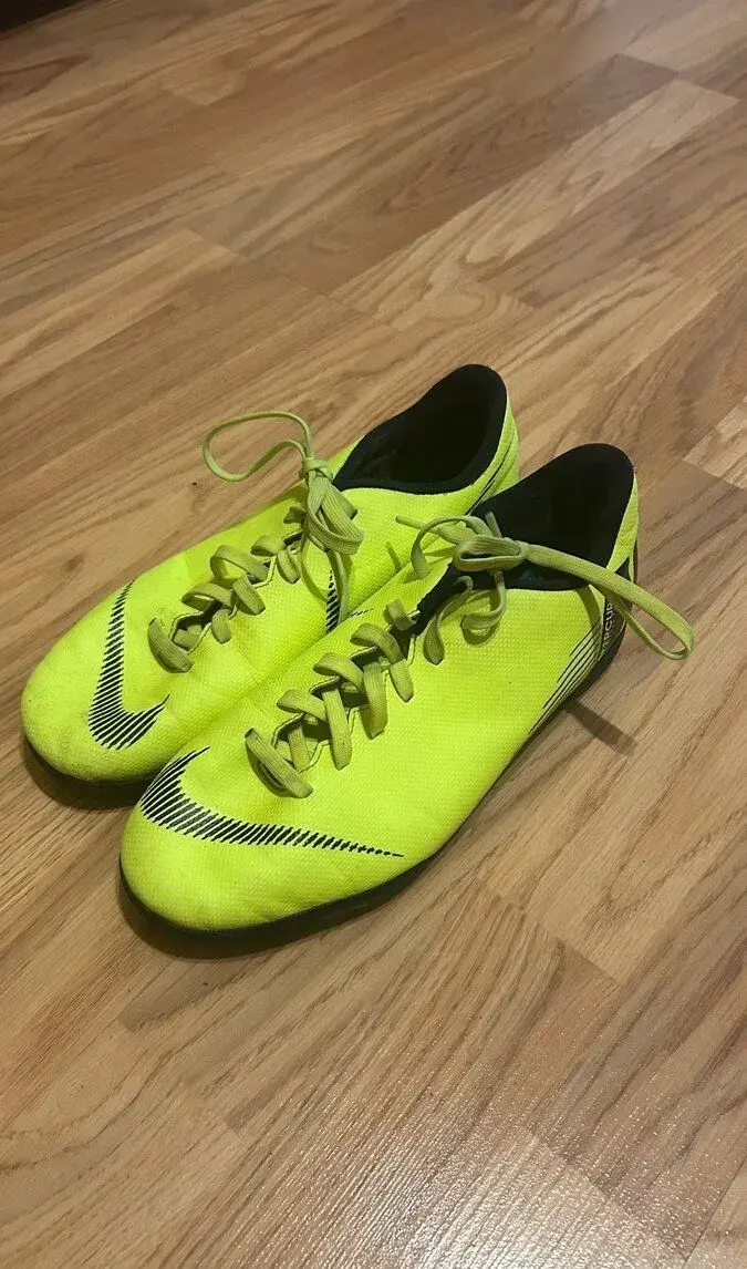 Salovky Nike 38,5