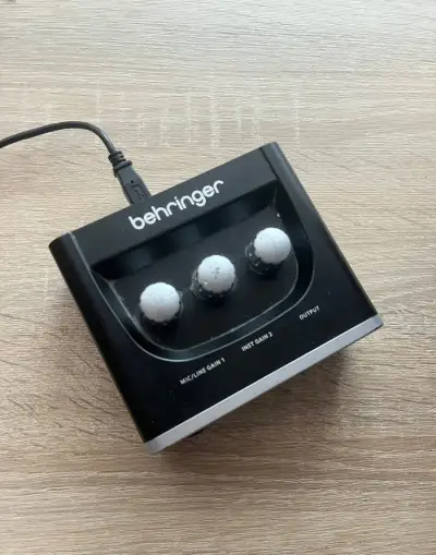 Behringer U-Phoria UM2 – externí USB zvuková karta