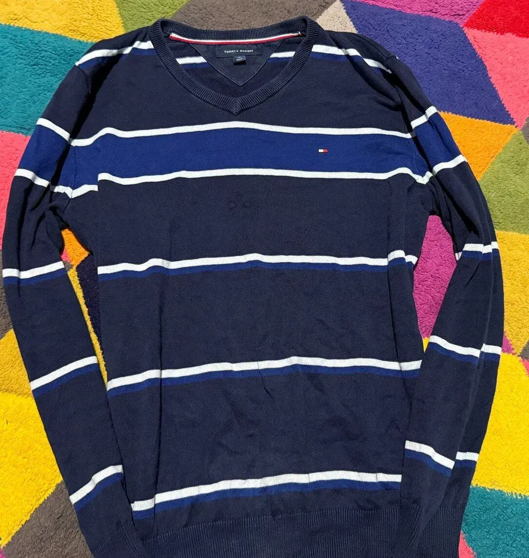 TOMMY HILFIGER BAVLNĚNÝ V NECK SVETR XL