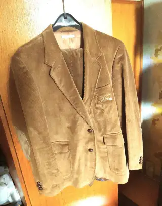 Manšestrový oblek