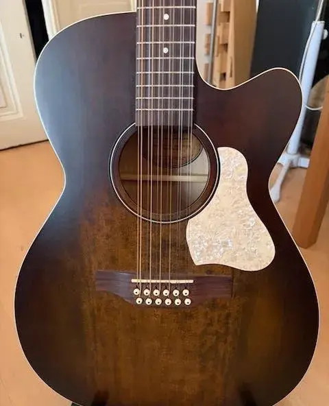 Art & Lutherie Legacy 12 Bourbon Burst – elektroakustika