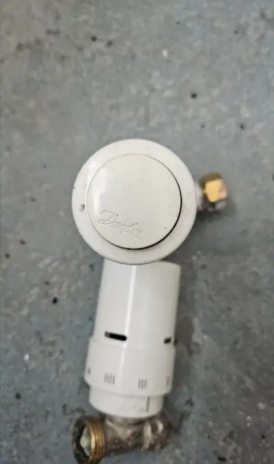 Termostatické hlavice Danfoss s ventily 2 ks