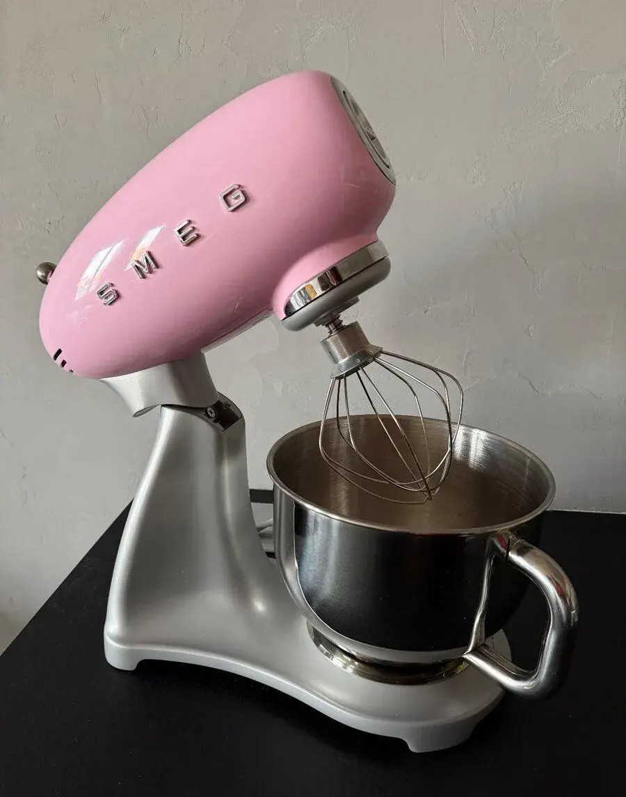Robot Smeg - pouze 2x použitý jako nový