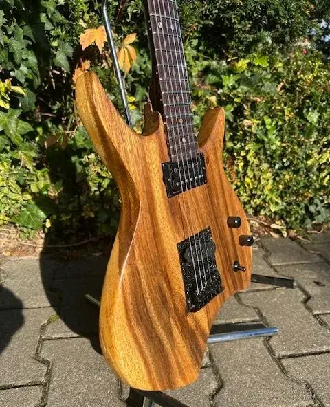 CUSTOM ELEKTRICKÁ KYTARA