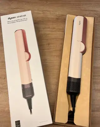 Dyson Airstrait