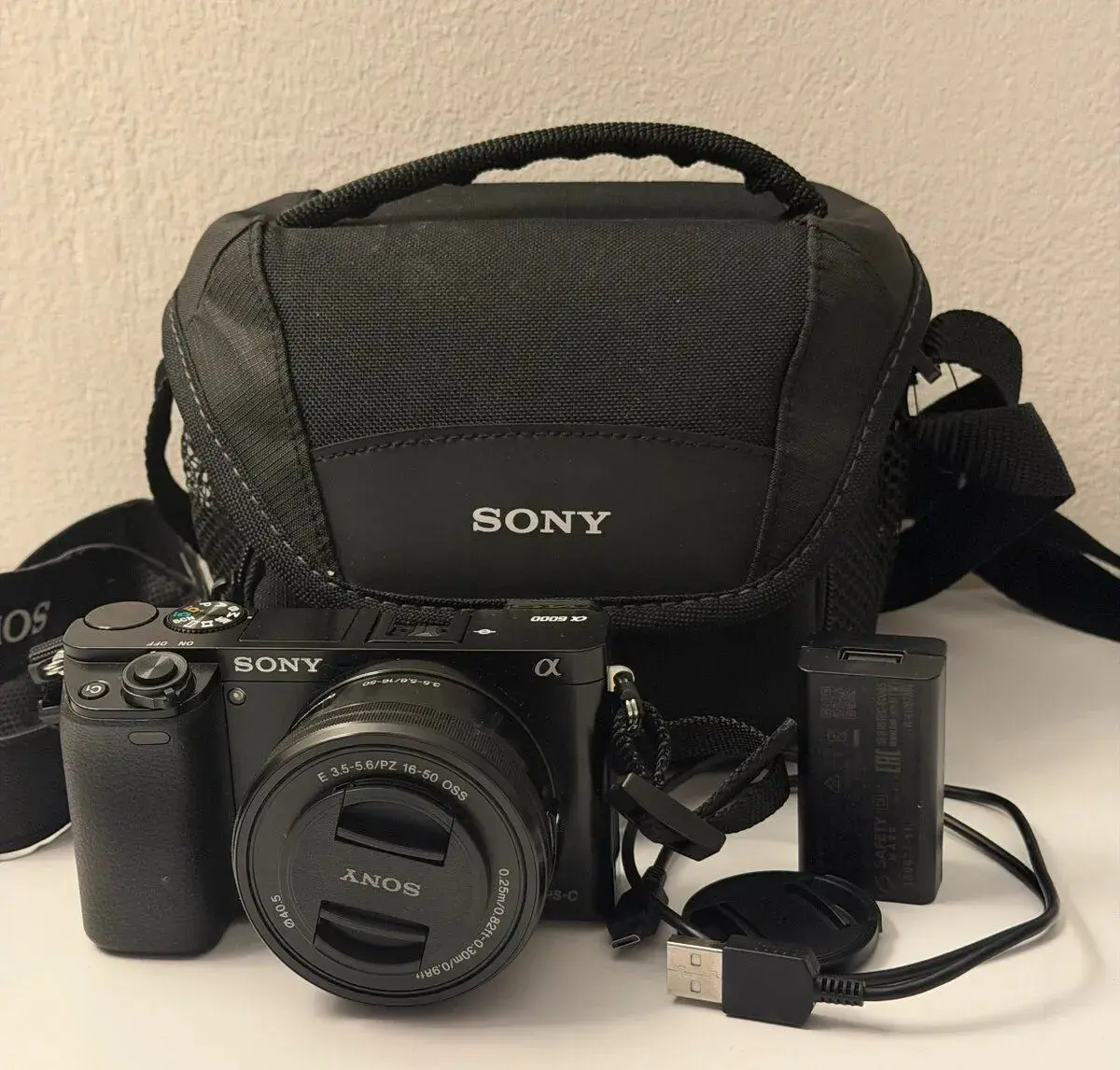 Sony Alpha A6000 + 16-50 mm černý