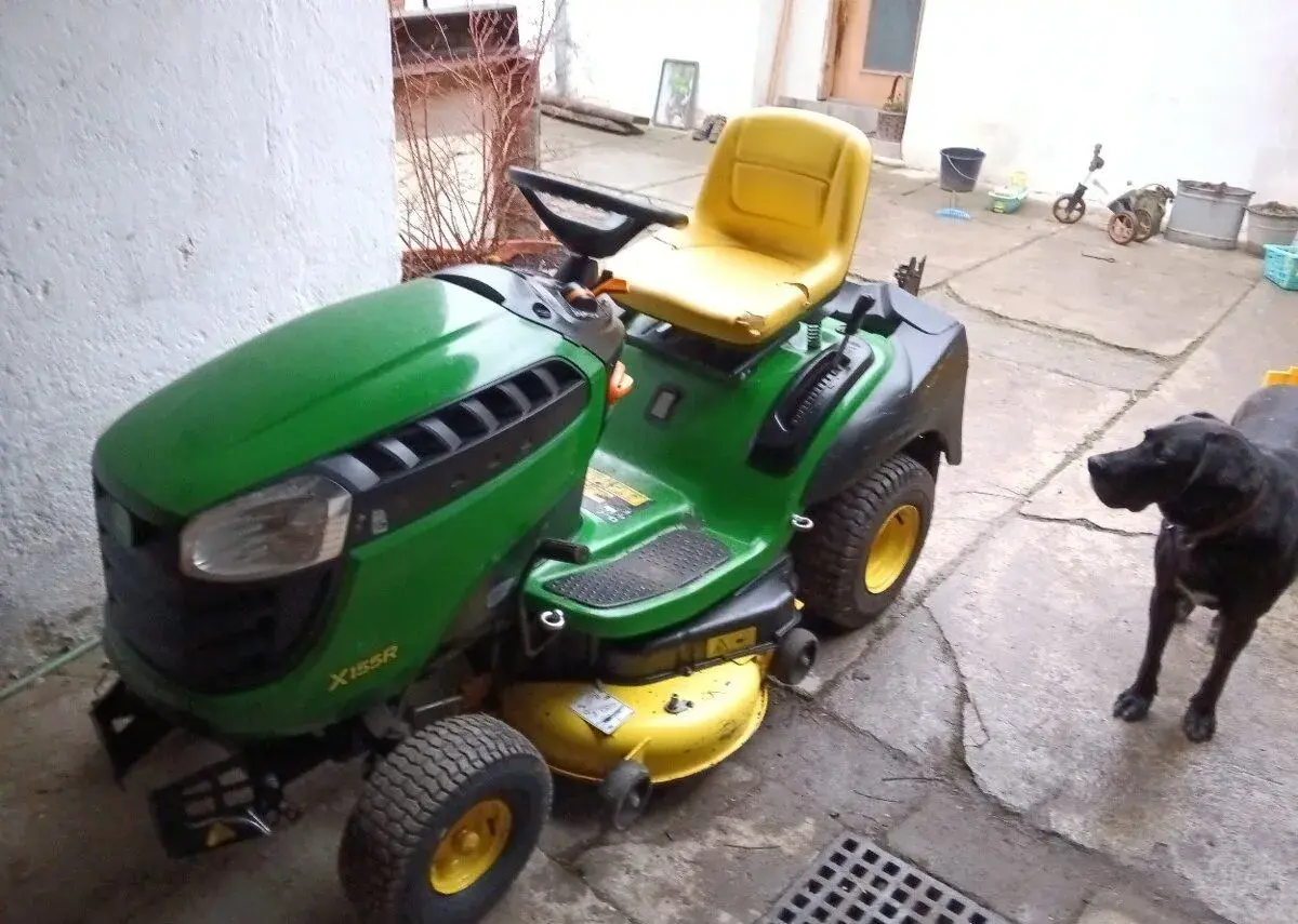Traktůrek sekačka john deere x155r