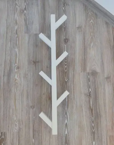 Nástěnný věšák IKEA TJUSIG (bílý, tvar větve)