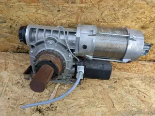 Elektromotor s převodovkou