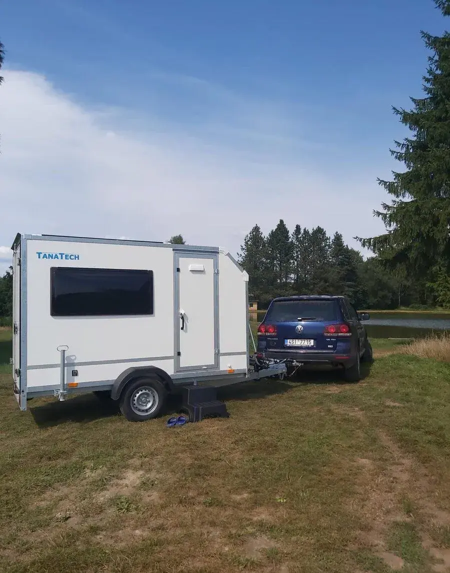 Přívěs na motorku - nezávislý karavan