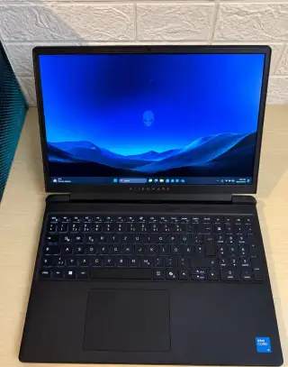 NOVÝ Alienware 15 | RTX 40 | Core 5 | 16GB