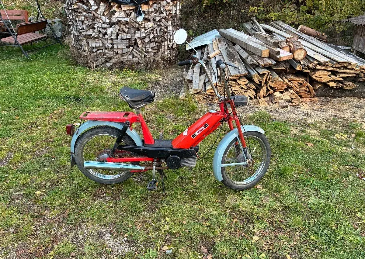 Babetta 207 Č.2 Červená s prsíčkama.