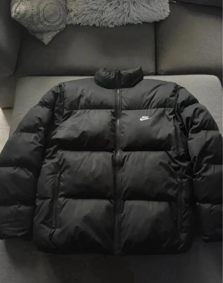 Černá péřová bunda NIKE