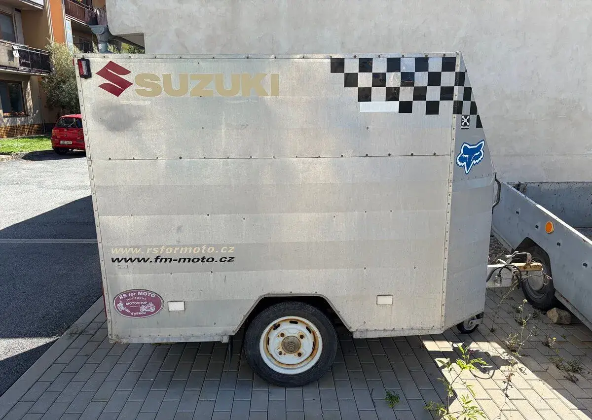 Skříňový vozík na motorky