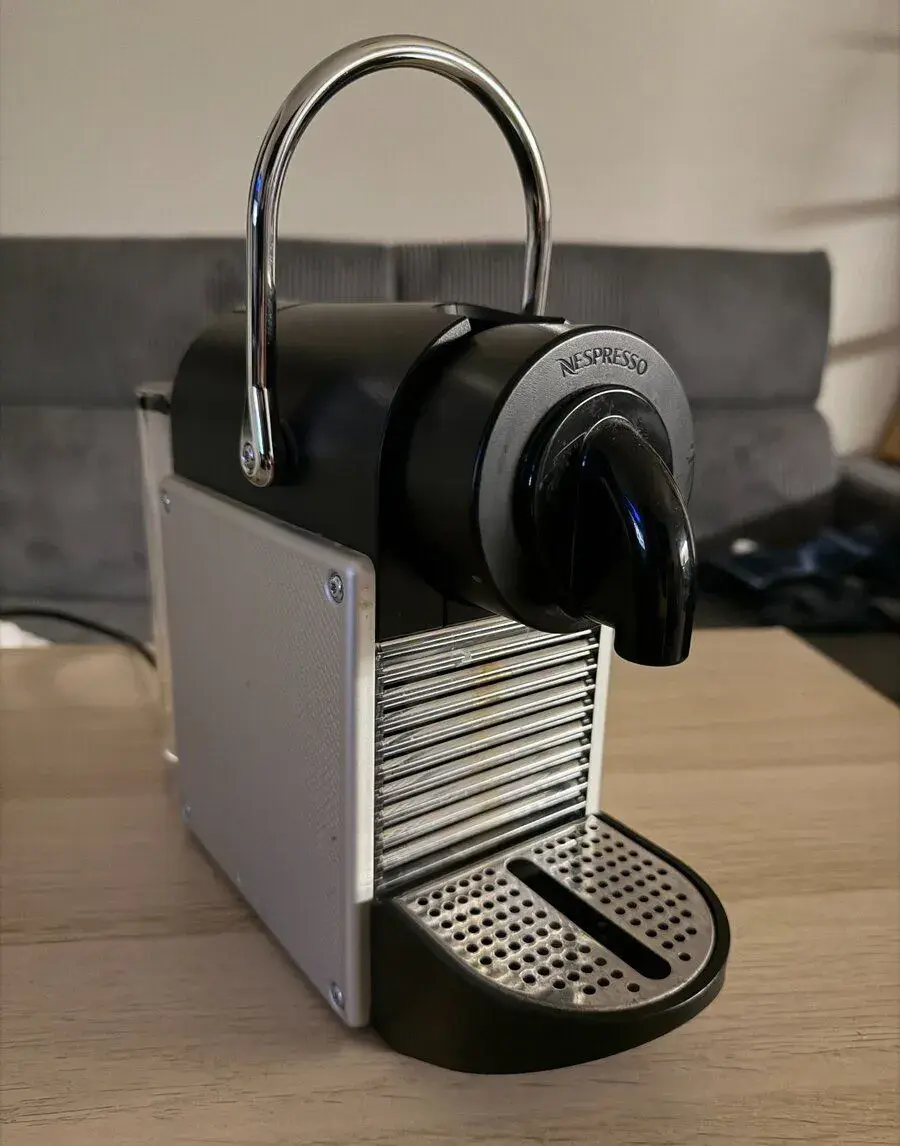 Kávovar na kapsle Nespresso DeLonghi Pixie EN124.S
