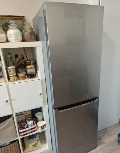 Lednice s mrazákem Hisense