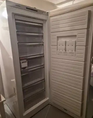Mrazák 323l šuplikový Siemens