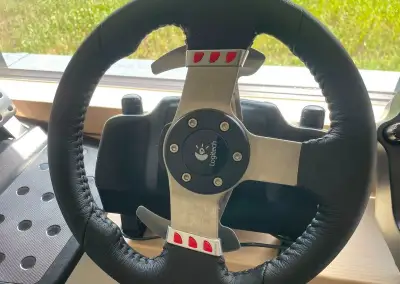 Závodní volant Logitech G27 – prakticky nový, jen pár hodin,