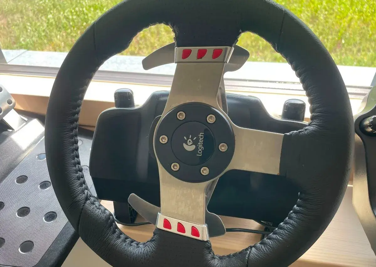 Závodní volant Logitech G27 – prakticky nový, jen pár hodin,