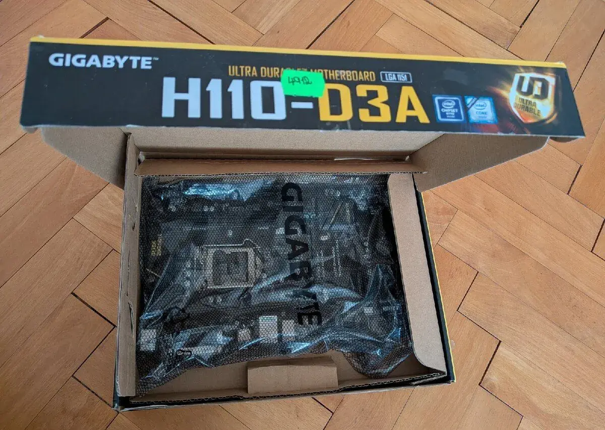 2× Gigabyte GA-H110-D3A – LGA1151, DDR4