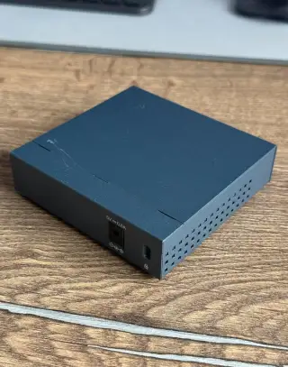 TP-Link TL-SG105 5-port Gigabit switch + adaptér