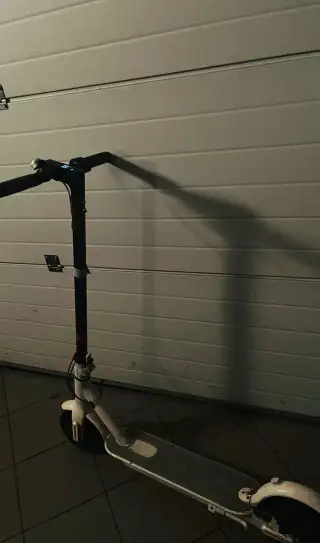Elektrická koloběžka (Bílá)