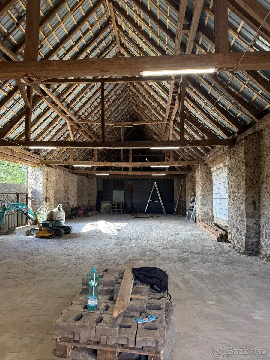 Pronajmu stodolu 350 m2