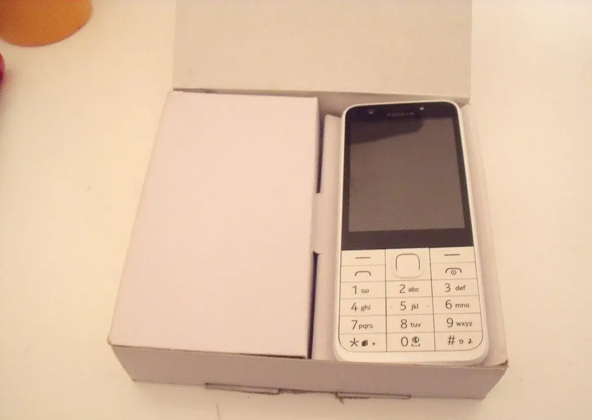 NOKIA 230, komplet balení (2x SIM)