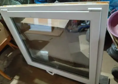 Okna Tmavý Dub s parapety a žaluziemi 105x123