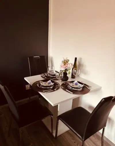 Jídelní stůl a 3 židle