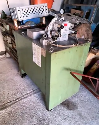 Hydraulický agregát výtahu.