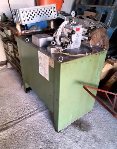 Hydraulický agregát výtahu.