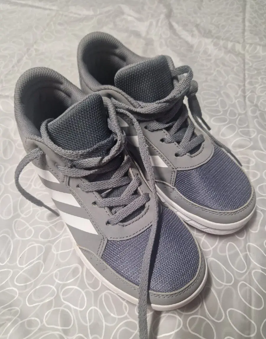 Adidas vel. 35